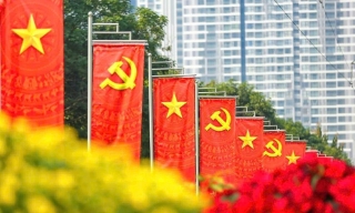 Tiếp tục hoàn thiện tổ chức bộ máy của hệ thống chính trị và chuẩn bị Đại hội đảng bộ các cấp